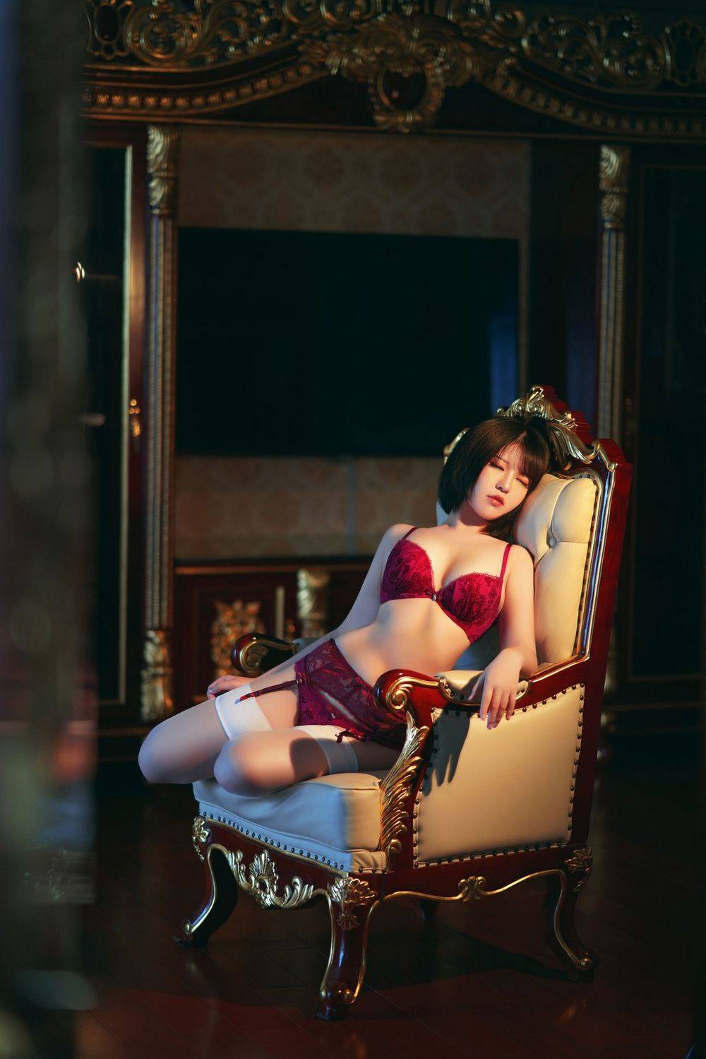 网络美女半半子_红色内衣配白丝吊袜赤红短发主题私房写真-12