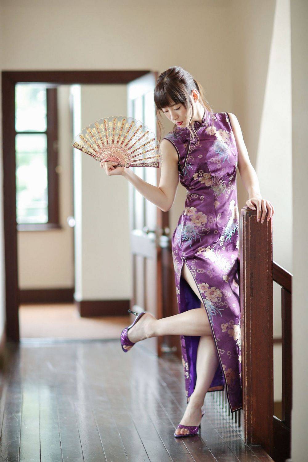 日本美女生田衣梨奈高开叉旗袍+海边比基尼系列性感写真-2