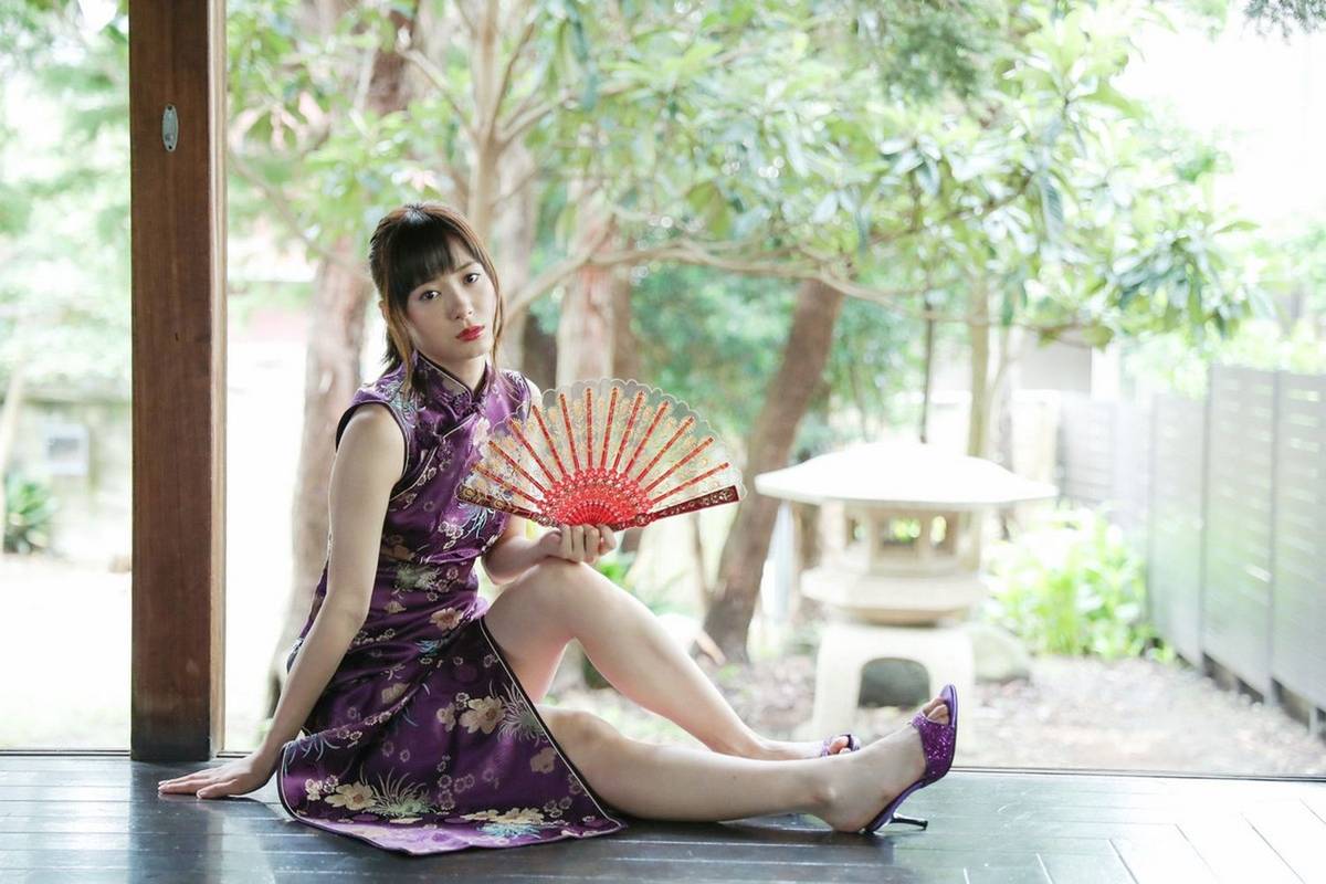 日本美女生田衣梨奈高开叉旗袍+海边比基尼系列性感写真-17