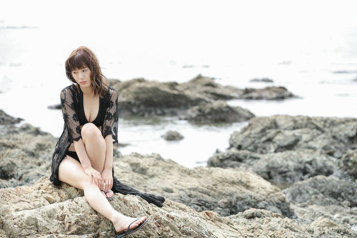 日本美女生田衣梨奈高开叉旗袍+海边比基尼系列性感写真-27