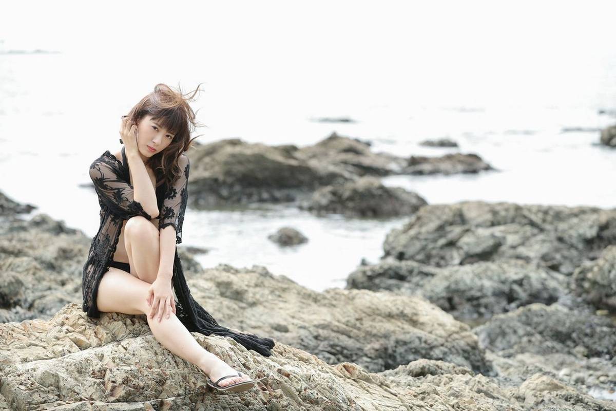 日本美女生田衣梨奈高开叉旗袍+海边比基尼系列性感写真-28