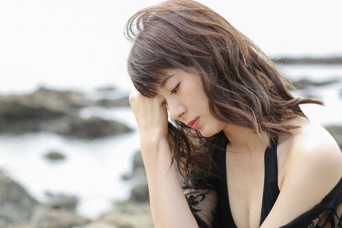 日本美女生田衣梨奈高开叉旗袍+海边比基尼系列性感写真-36