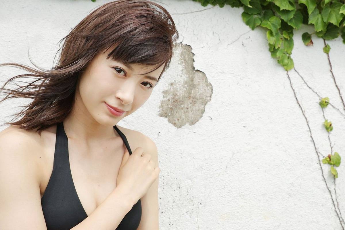 日本美女生田衣梨奈高开叉旗袍+海边比基尼系列性感写真-44