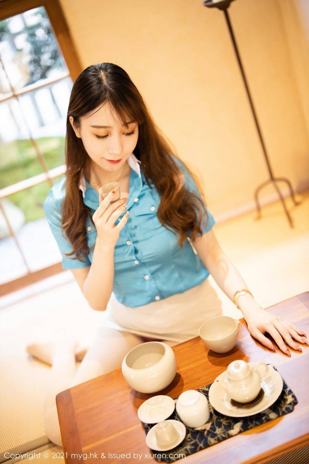 美媛馆美女模特水水er丝袜美腿职场OL制服主题长三角旅拍-2