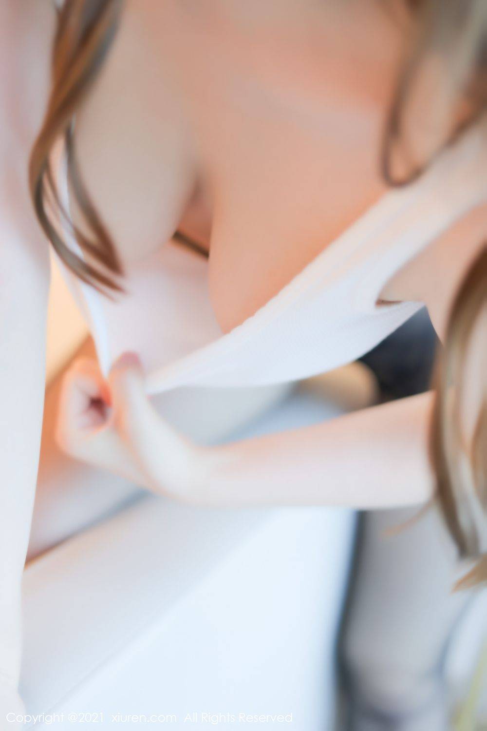 秀人网美女模特豆瓣酱白色吊带与魅惑黑丝大尺度性感写真-51