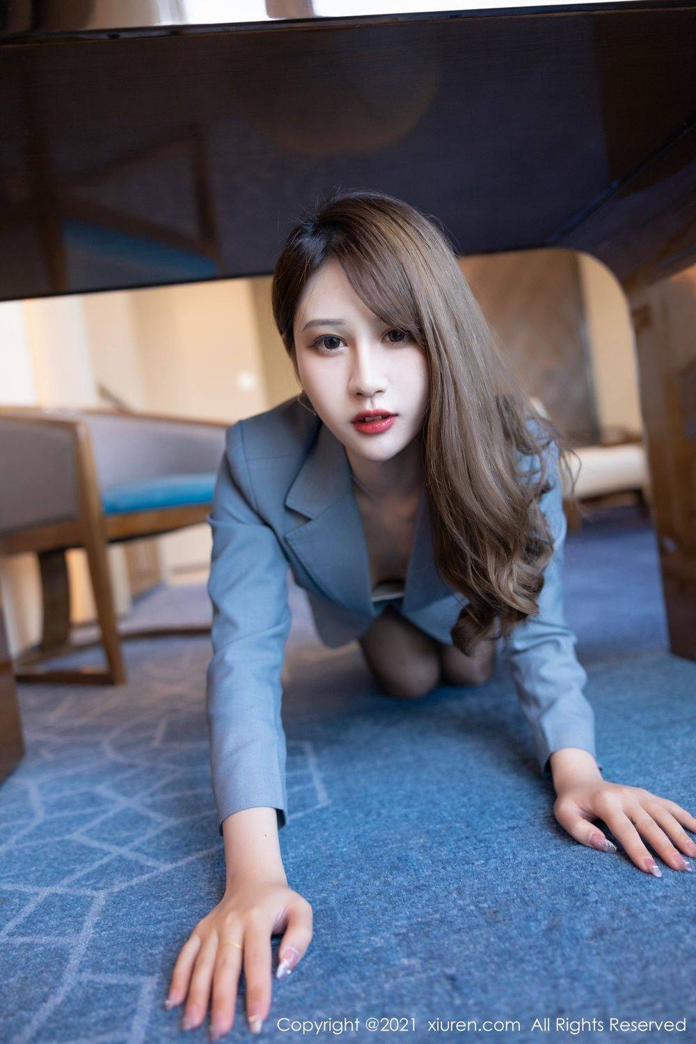 秀人网美女模特张欣欣黑丝美腿职场OL端庄西装系列深圳旅拍-15