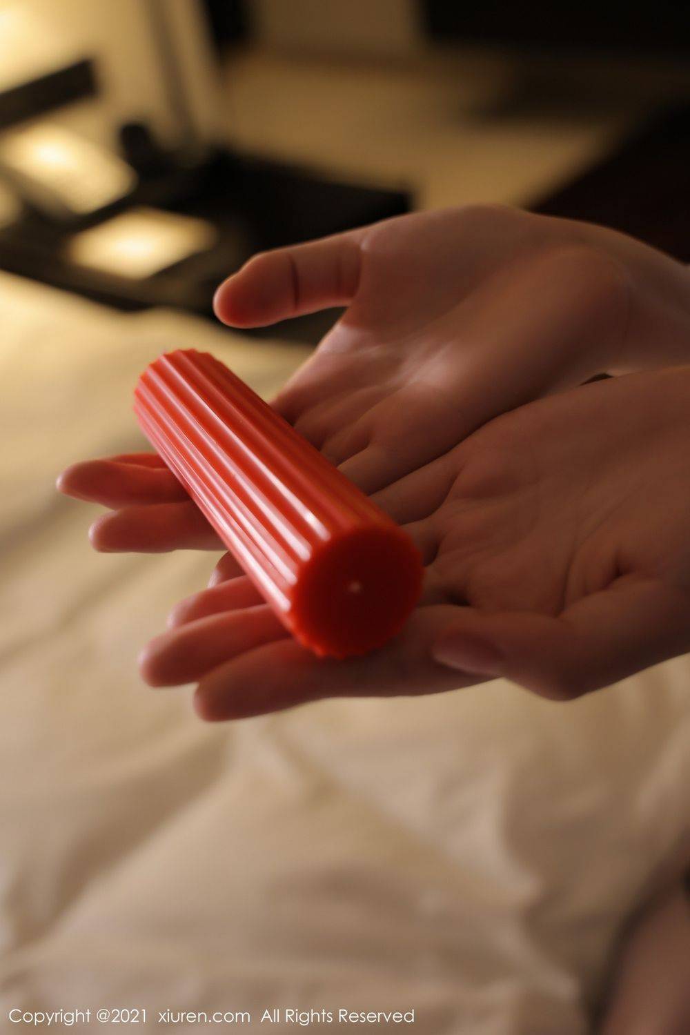 秀人网新人模特summer宝宝白衬衫+黑丝美腿+职场OL性感写真-50