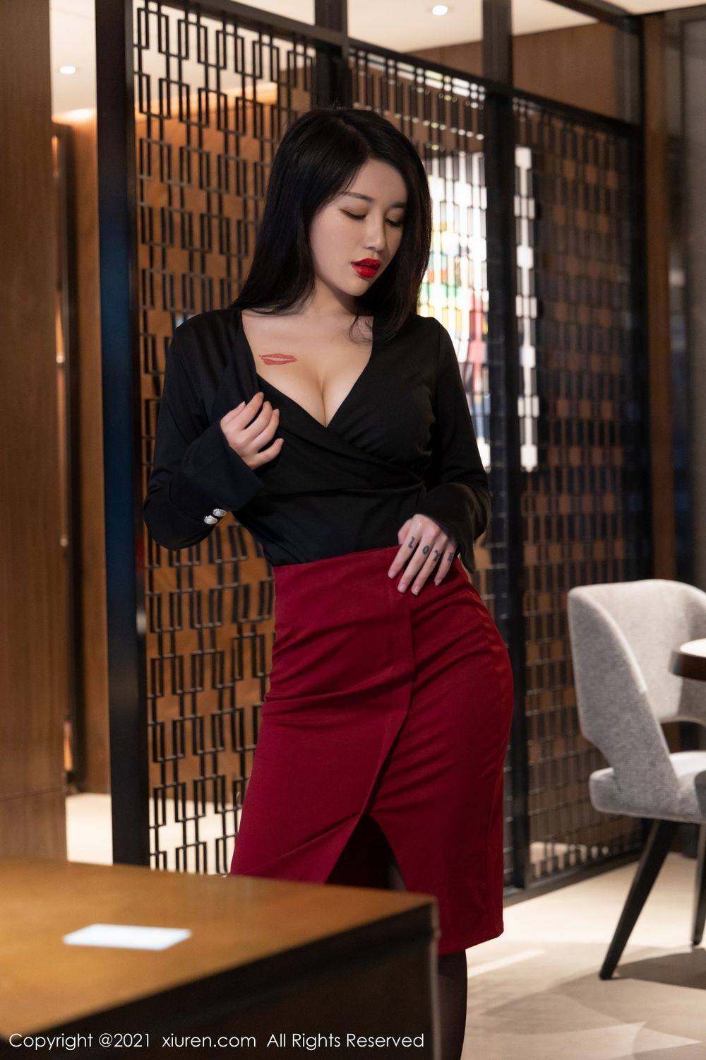 秀人网美女模特美七Mia黑丝美腿惹火身段内衣朦胧性感写真-13