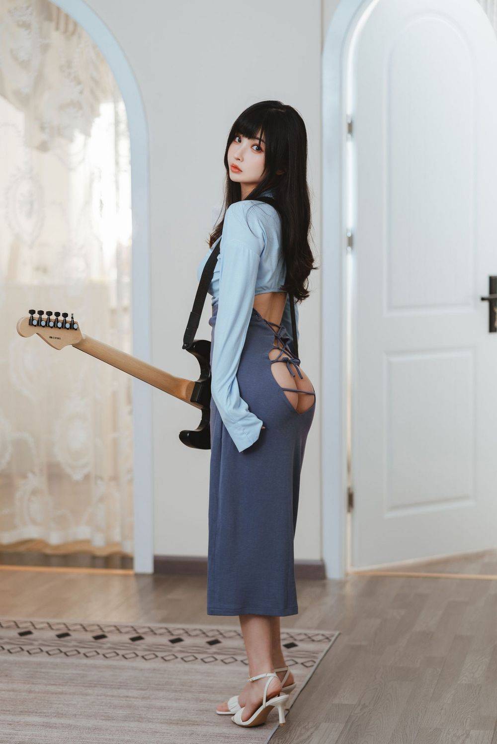 网络美女rioko凉凉子开档短裙吉他妹妹系带裙主题私房写真-28