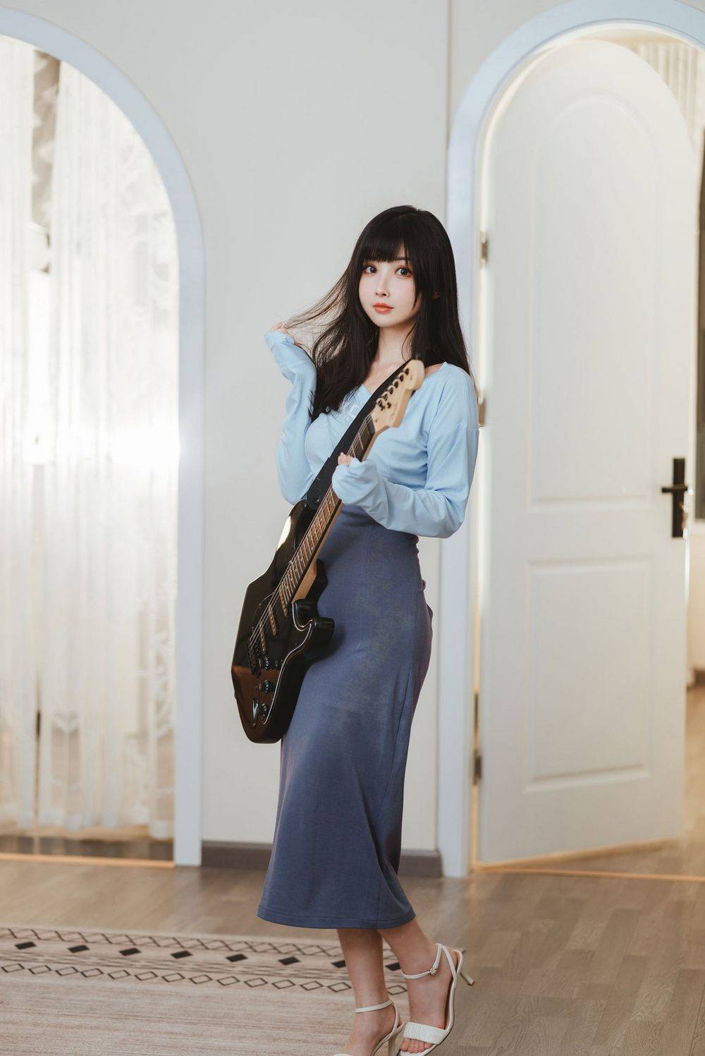 网络美女rioko凉凉子开档短裙吉他妹妹系带裙主题私房写真-29