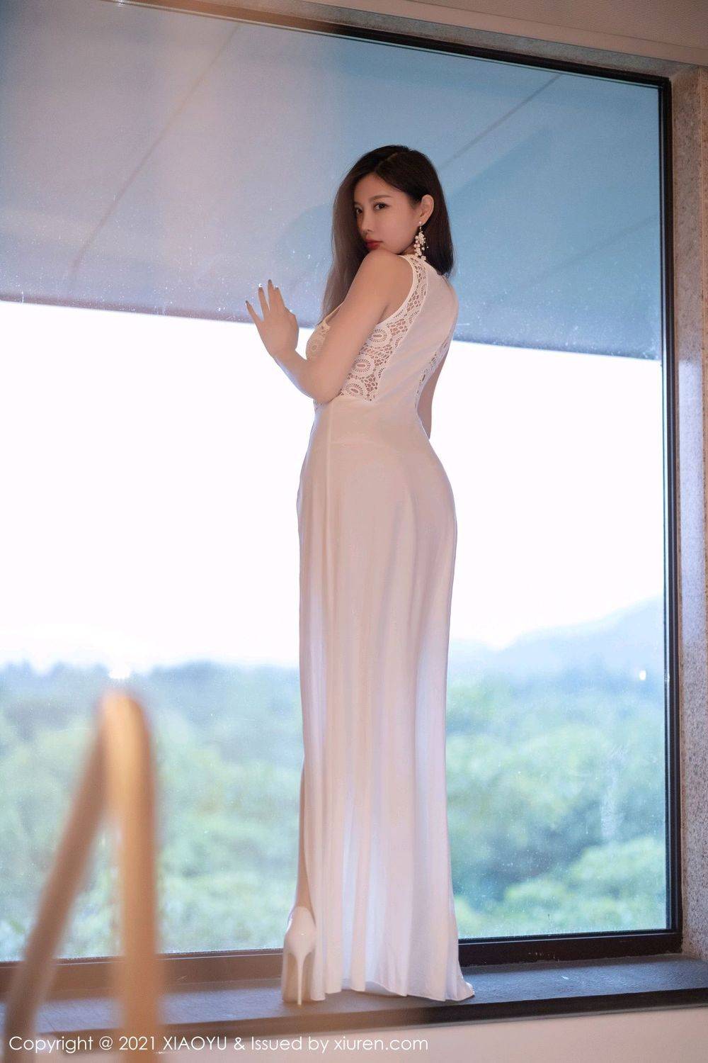 语画界性感女神杨晨晨Yome洁白开叉长裙丝袜系列广西旅拍-10