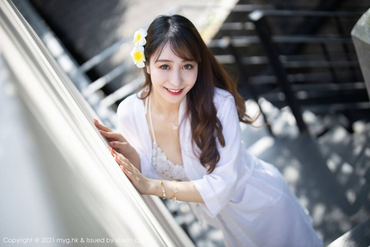 美媛馆美女模特水水er白色服饰镂空内衣丰满系列长三角旅拍-4