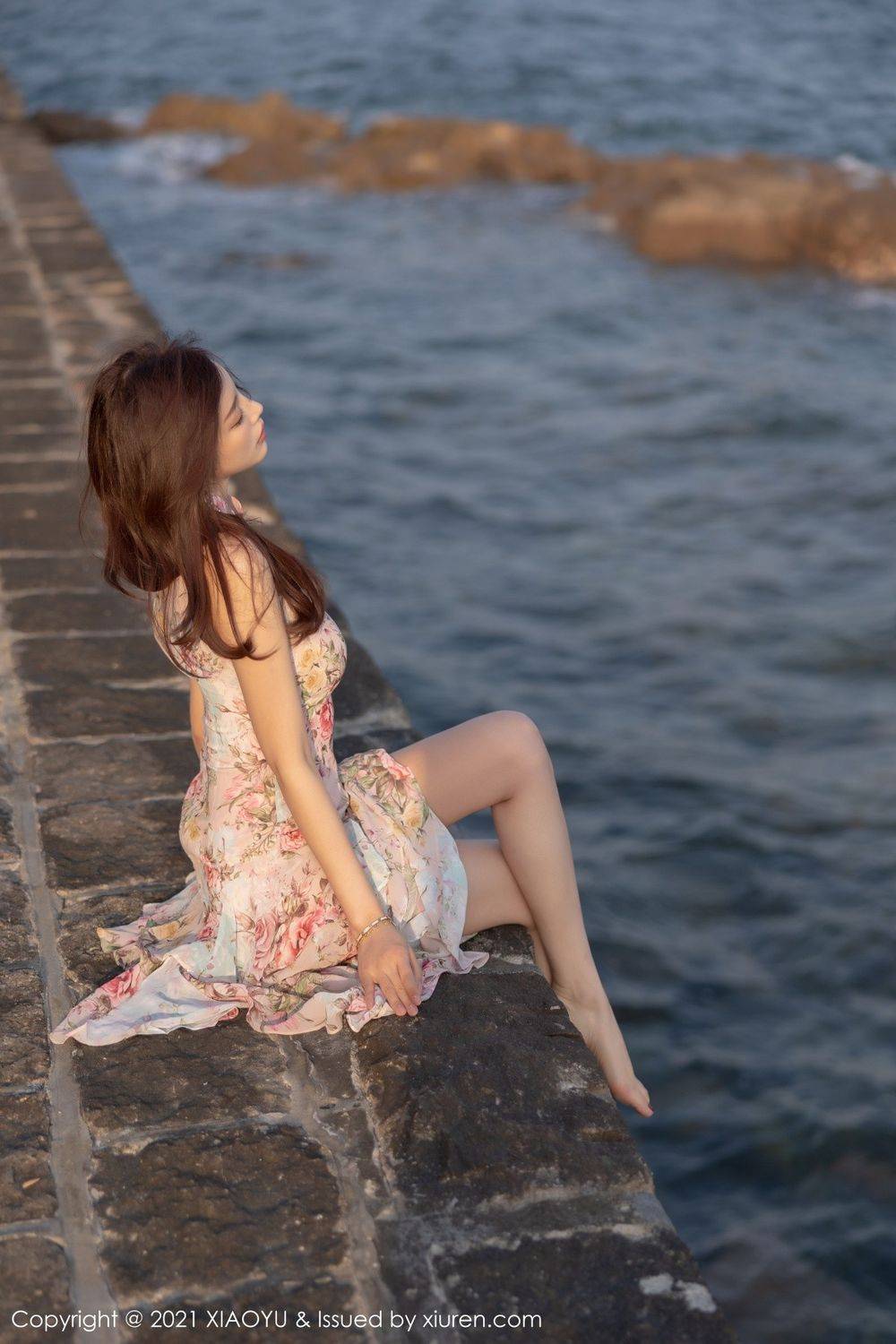 语画界性感女神杨晨晨sugar绒毛连身裙+开叉碎花裙青岛旅拍-15