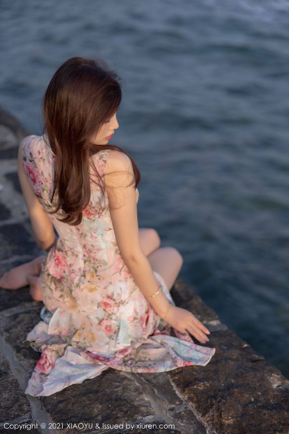 语画界性感女神杨晨晨sugar绒毛连身裙+开叉碎花裙青岛旅拍-20