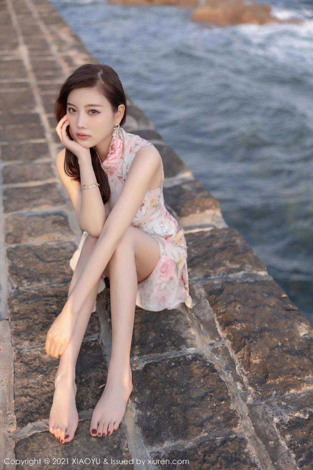 语画界性感女神杨晨晨sugar绒毛连身裙+开叉碎花裙青岛旅拍-21