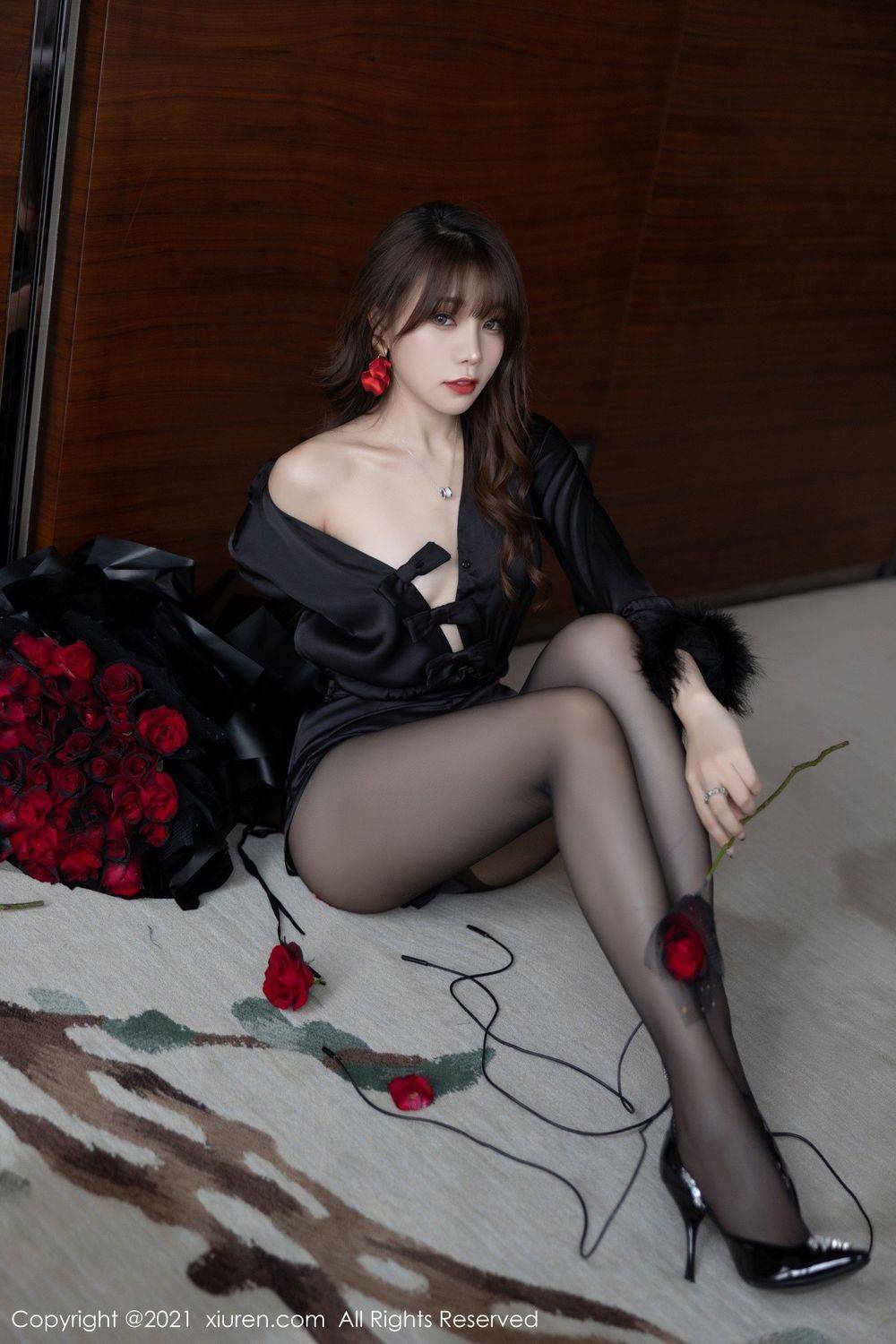 秀人网性感女神芝芝Booty黑丝美腿人比花娇系列娇媚写真-46