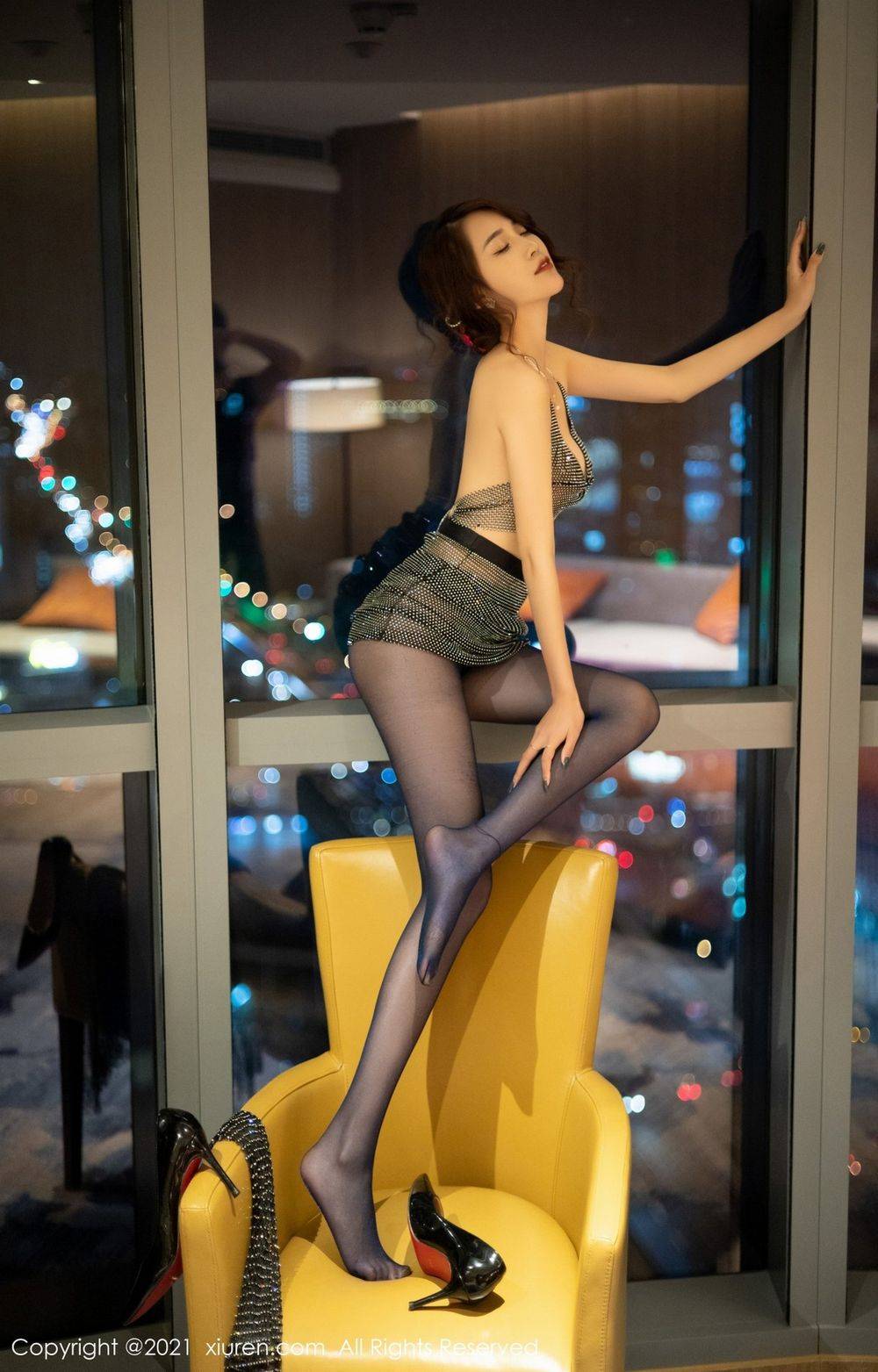 秀人网美女模特周慕汐fairy黑丝美腿银色亮片服饰性感写真-36