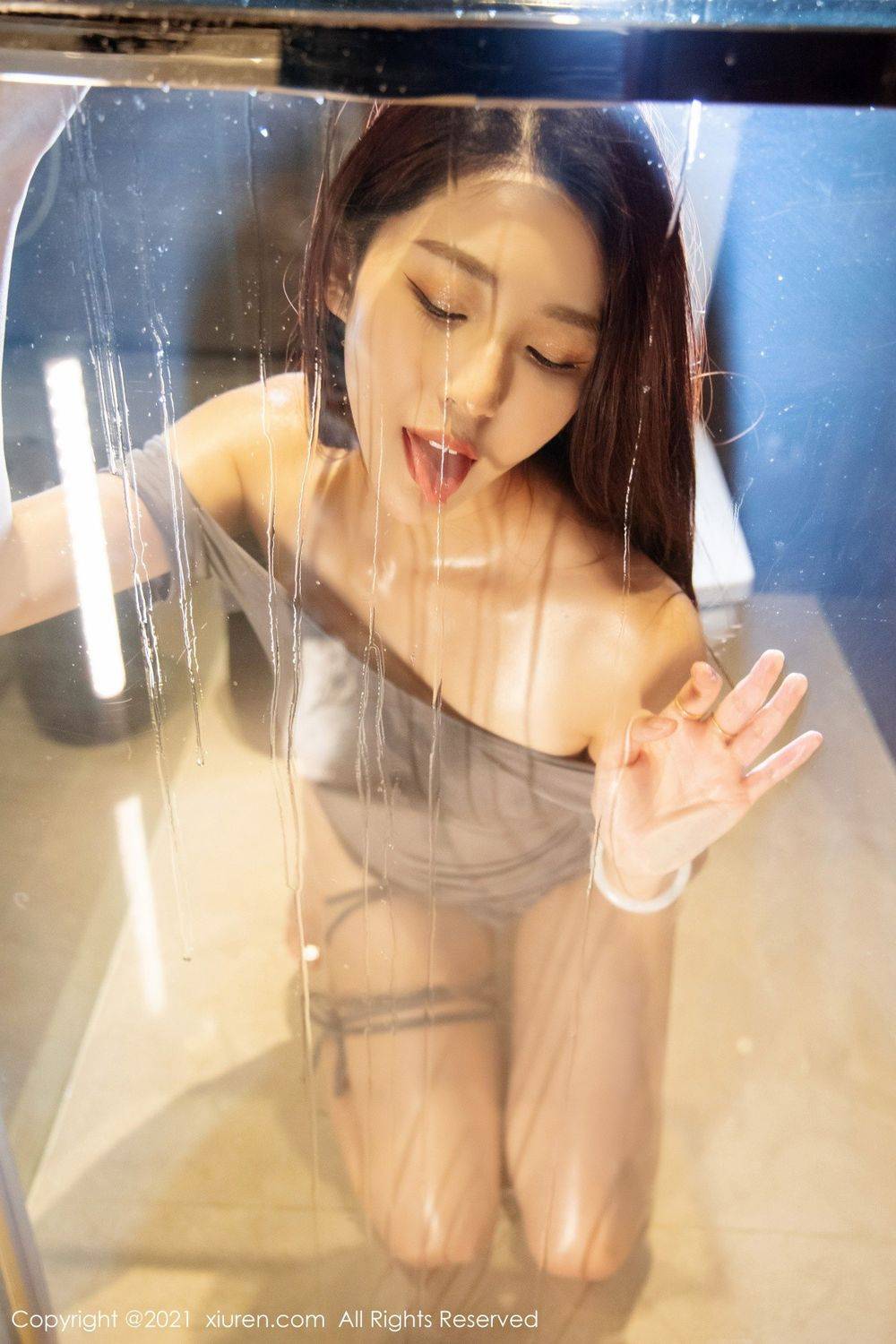 秀人网美女模特周慕汐fairy浴室场景露背淋漓系列妩媚写真-58