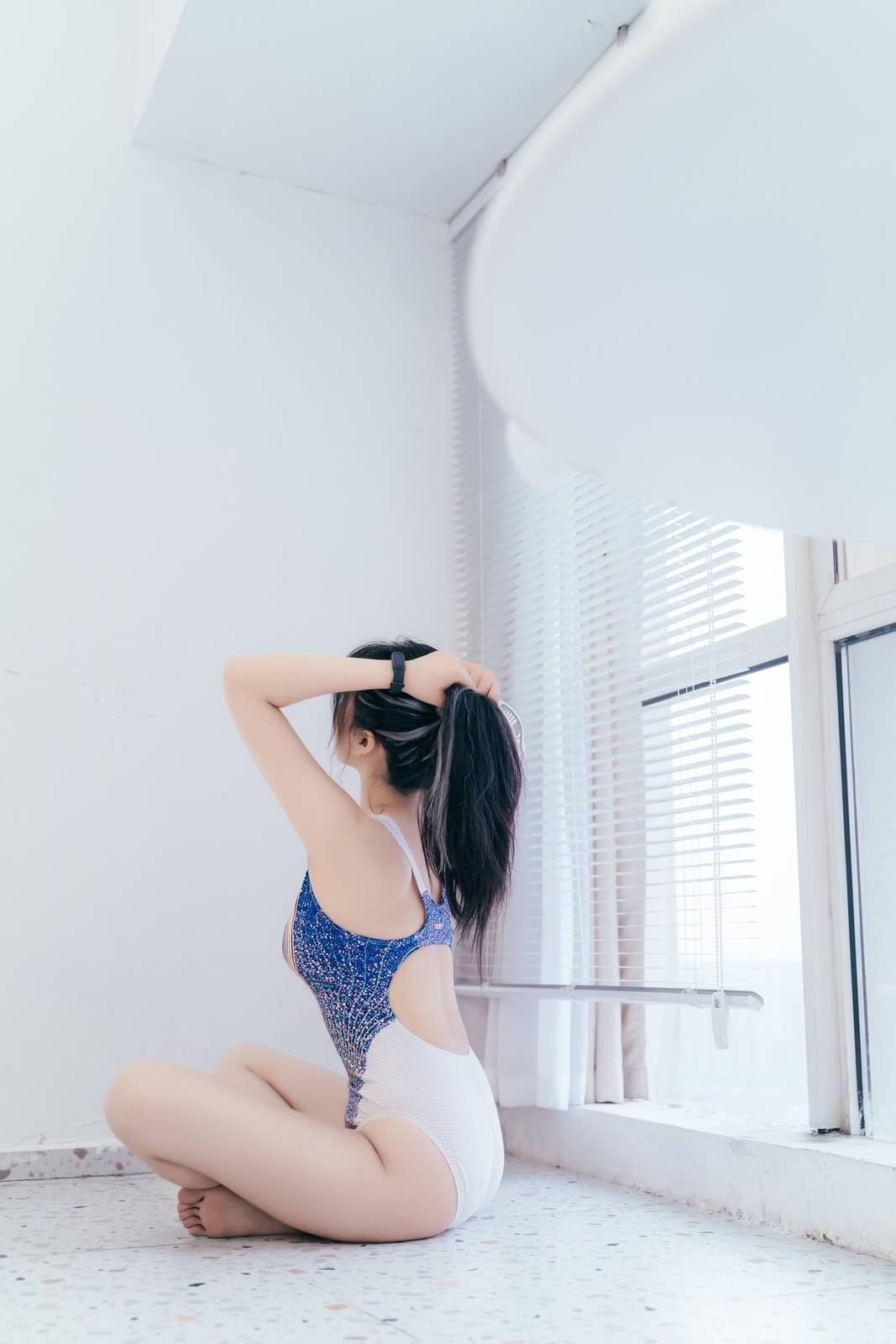 网络美女轩萧学姐连体泳装秀完美身材竞泳主题私房写真-19