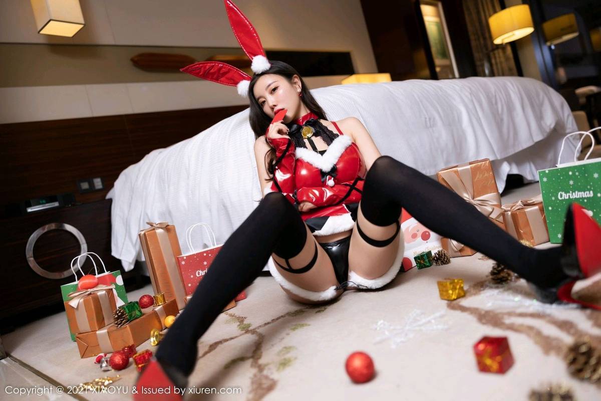语画界性感女神杨晨晨Yome黑丝美腿兔女郎装扮圣诞女郎写真-35