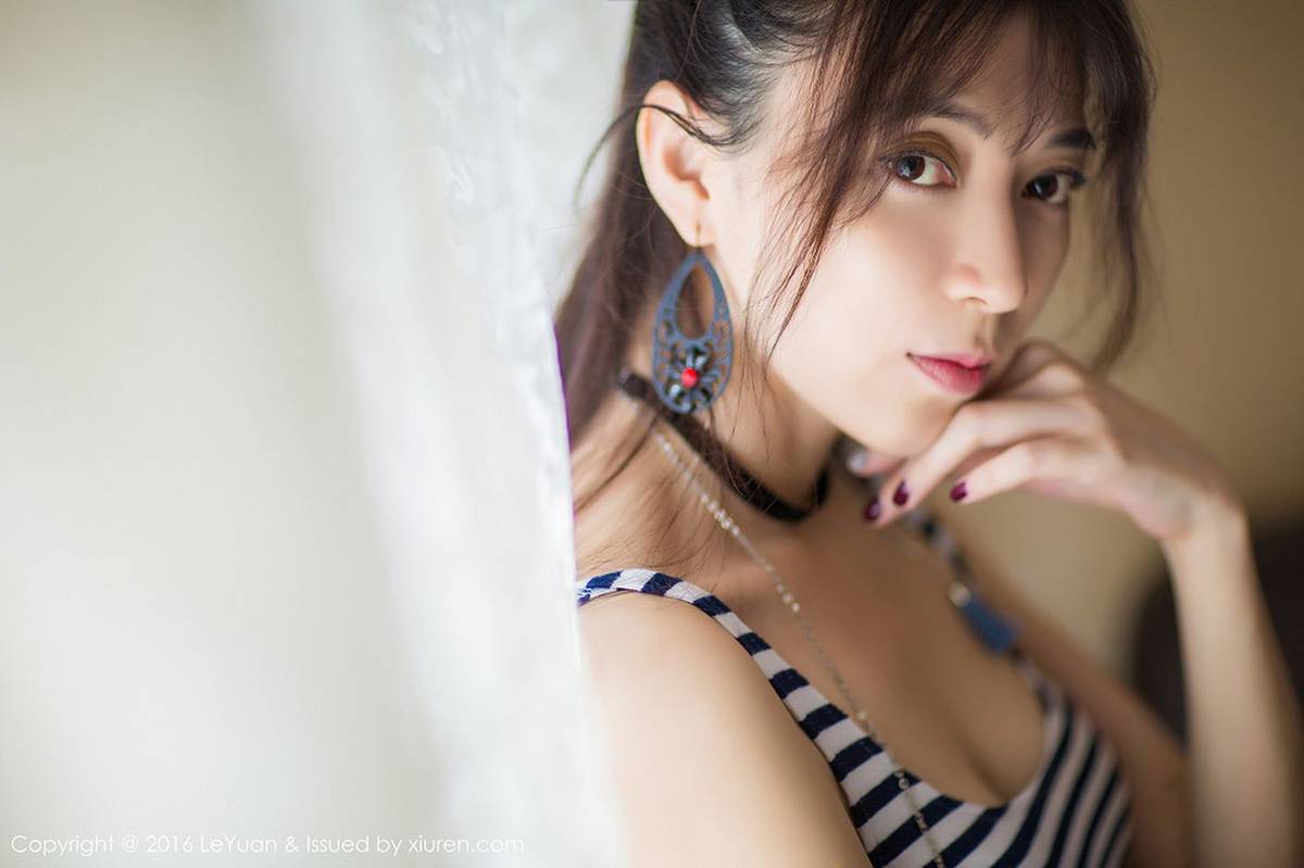 星乐园新人嫩模楚琪kiki修长美腿小清新户外系列首套写真-35