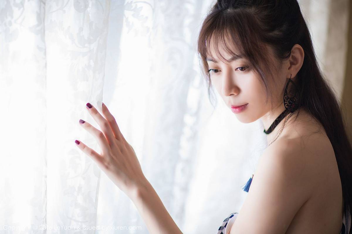 星乐园新人嫩模楚琪kiki修长美腿小清新户外系列首套写真-37