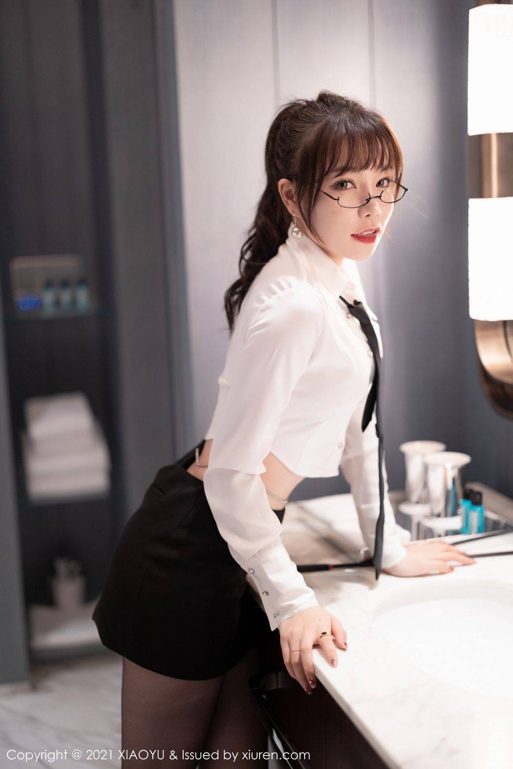 语画界性感女神芝芝Booty白T搭配黑色短裙职场OL系列私房写真-77