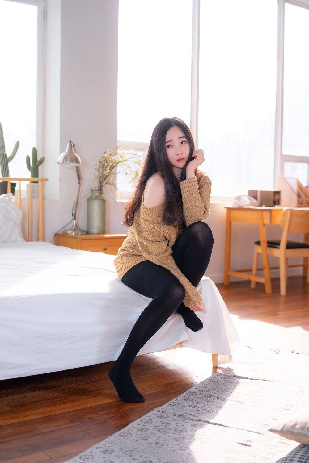 CreamSoda美女模特Bambi黑丝美腿居家女友系列写真-2