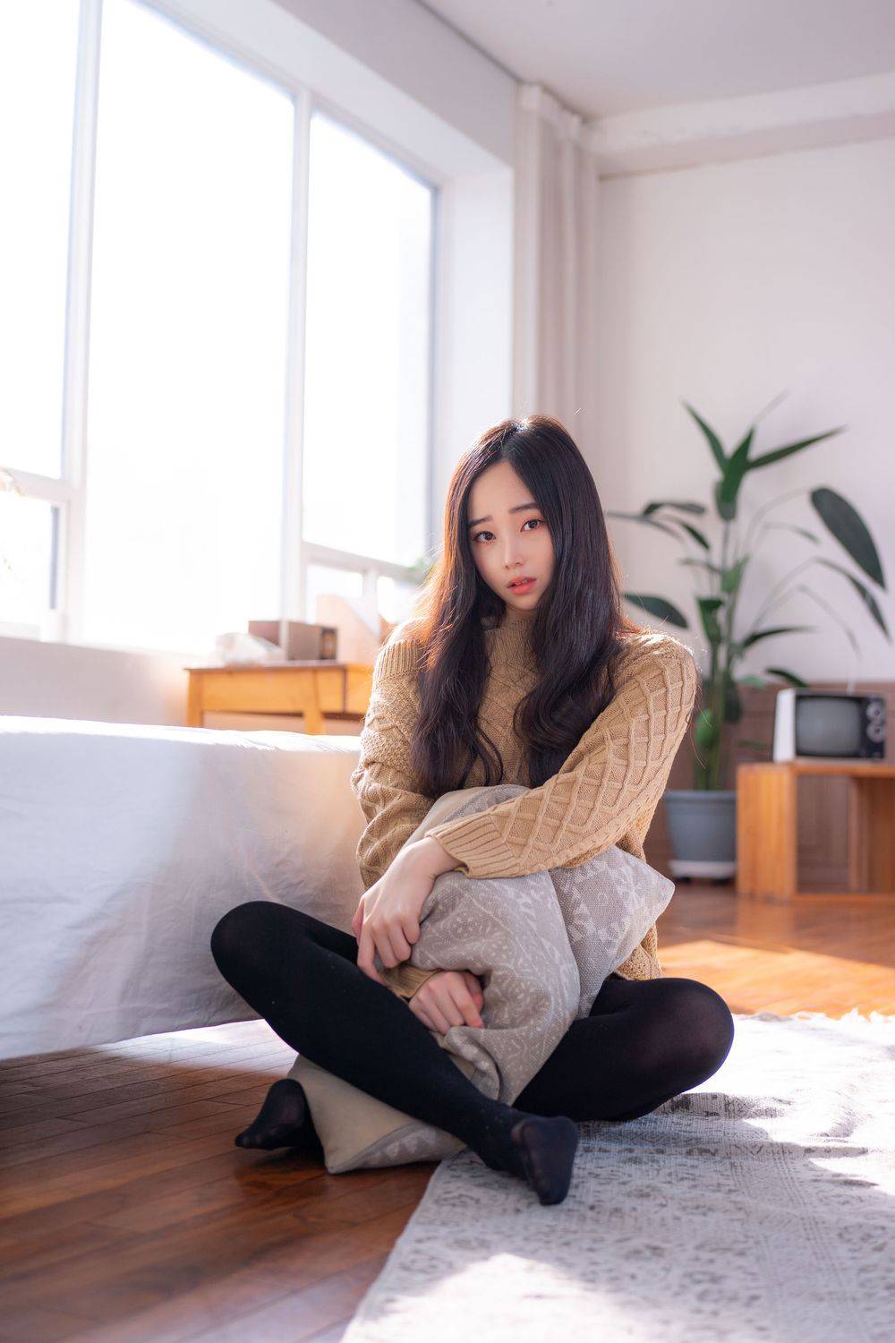 CreamSoda美女模特Bambi黑丝美腿居家女友系列写真-4