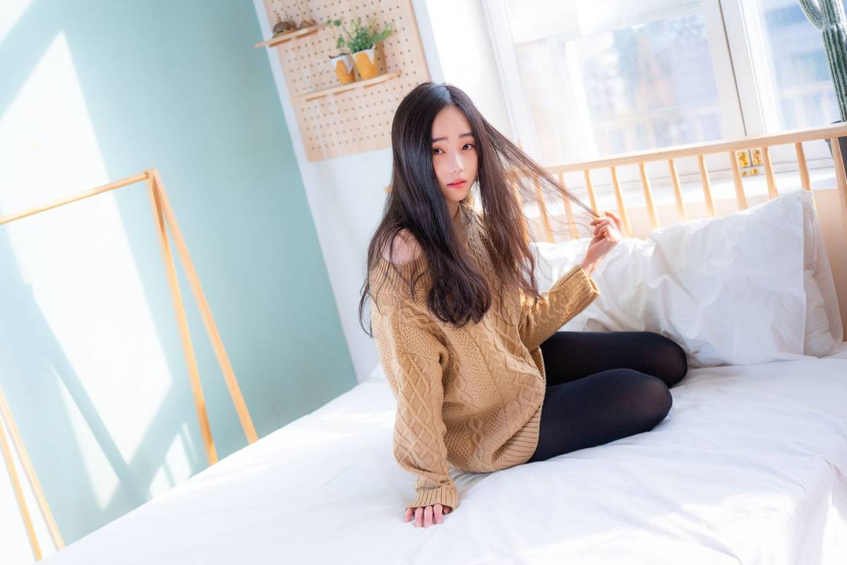 CreamSoda美女模特Bambi黑丝美腿居家女友系列写真-21