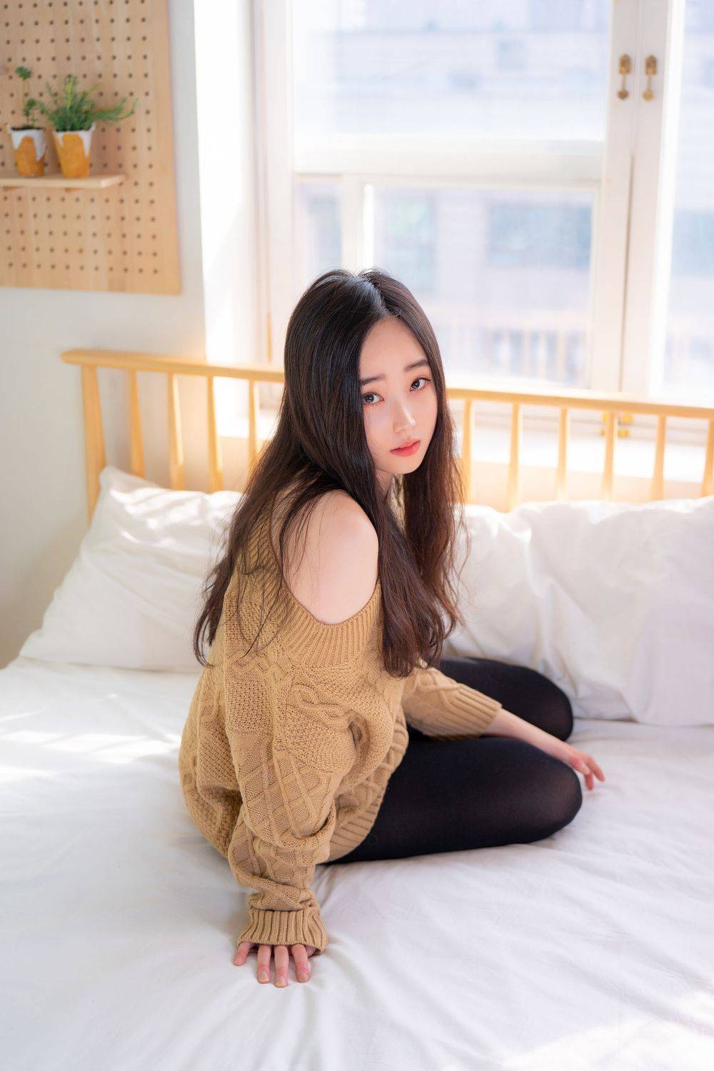 CreamSoda美女模特Bambi黑丝美腿居家女友系列写真-22