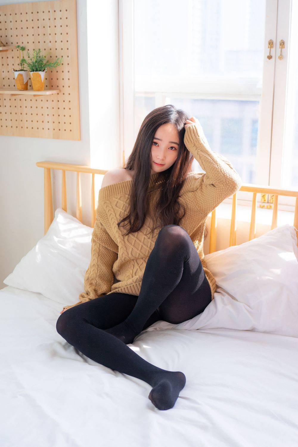 CreamSoda美女模特Bambi黑丝美腿居家女友系列写真-18