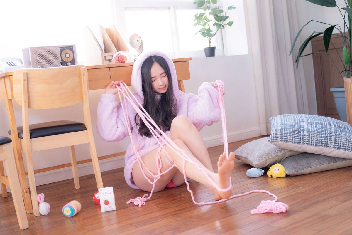 CreamSoda美女模特Bambi黑丝美腿居家女友系列写真-47
