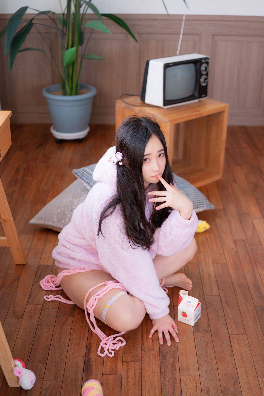 CreamSoda美女模特Bambi黑丝美腿居家女友系列写真-53