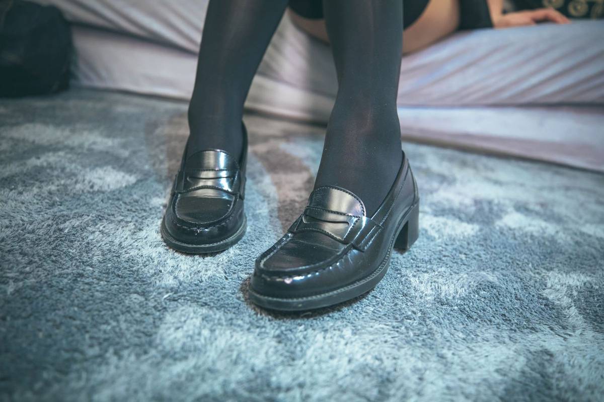 网红COSER神楽坂真冬黑丝美腿JK制服双马尾系列套图-9