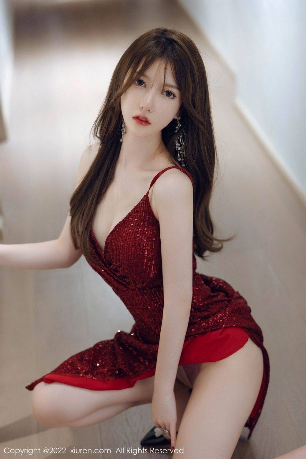 秀人网美女模特美桃酱红色长裙搭配原色丝袜系列性感写真-29