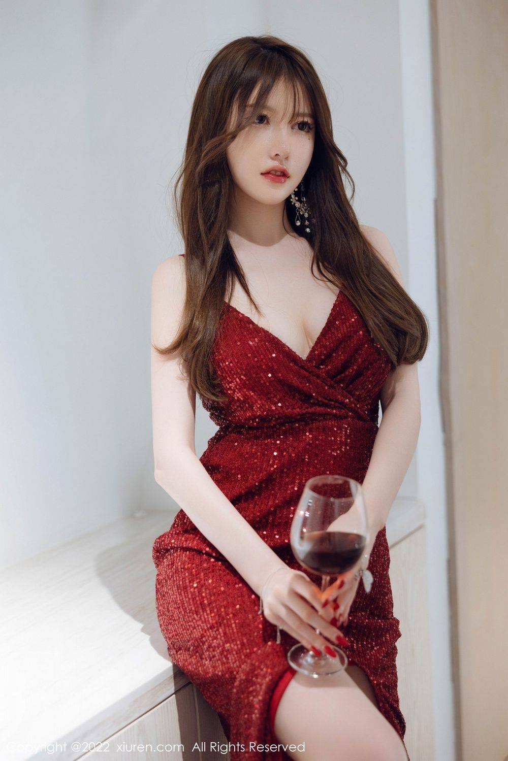 秀人网美女模特美桃酱红色长裙搭配原色丝袜系列性感写真-36