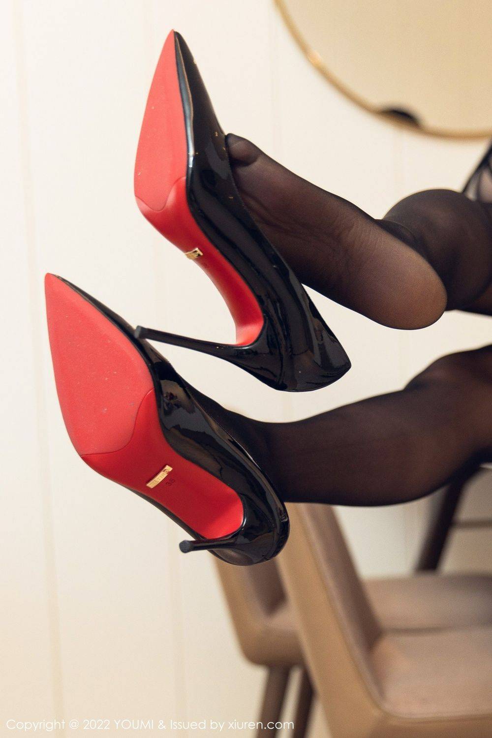 YOUMI尤蜜荟美女模特田冰冰灰色轻透上衣+黑色短裙性感写真-21