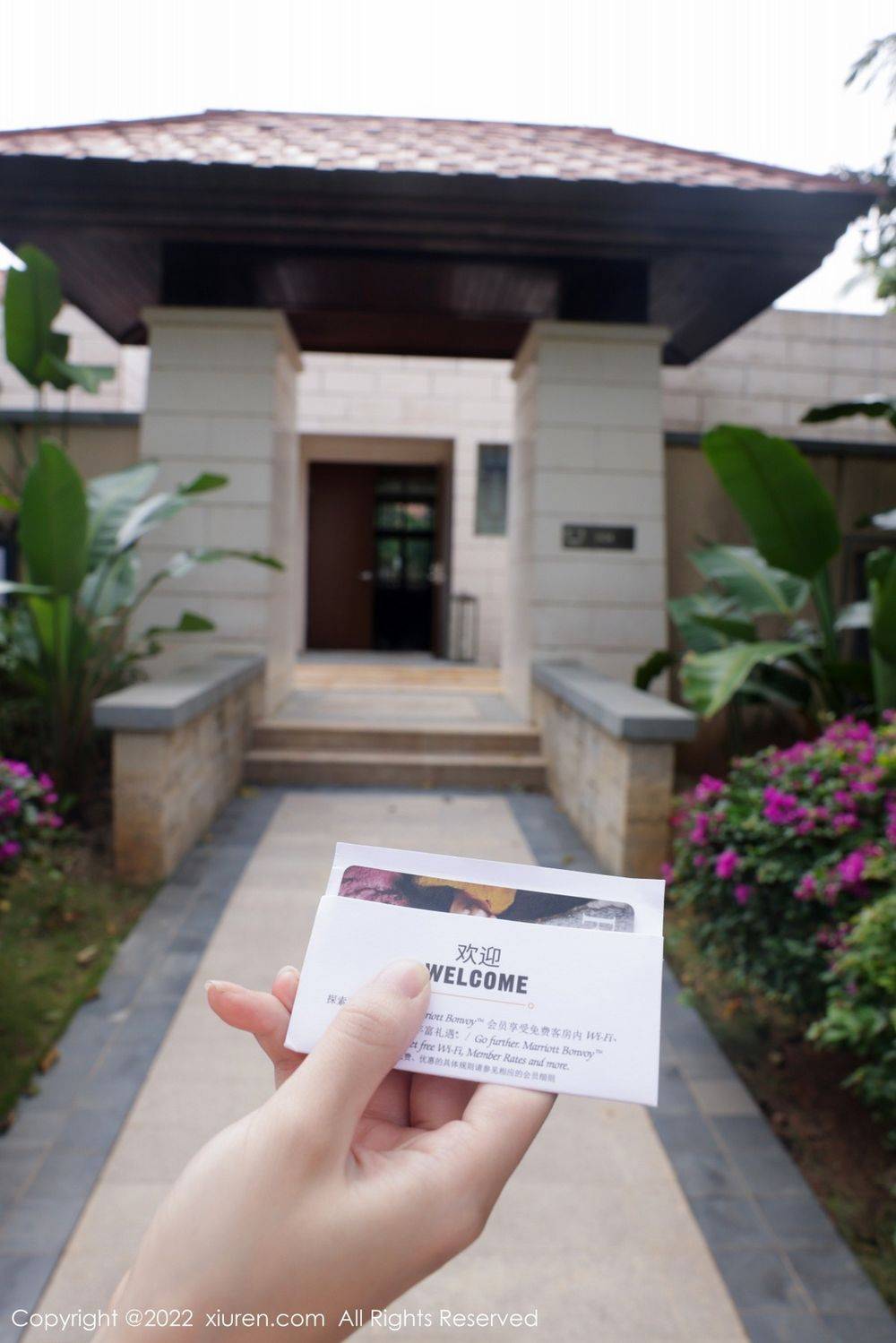 秀人网美女模特尹甜甜职场OL女管家黑丝系列主题三亚旅拍