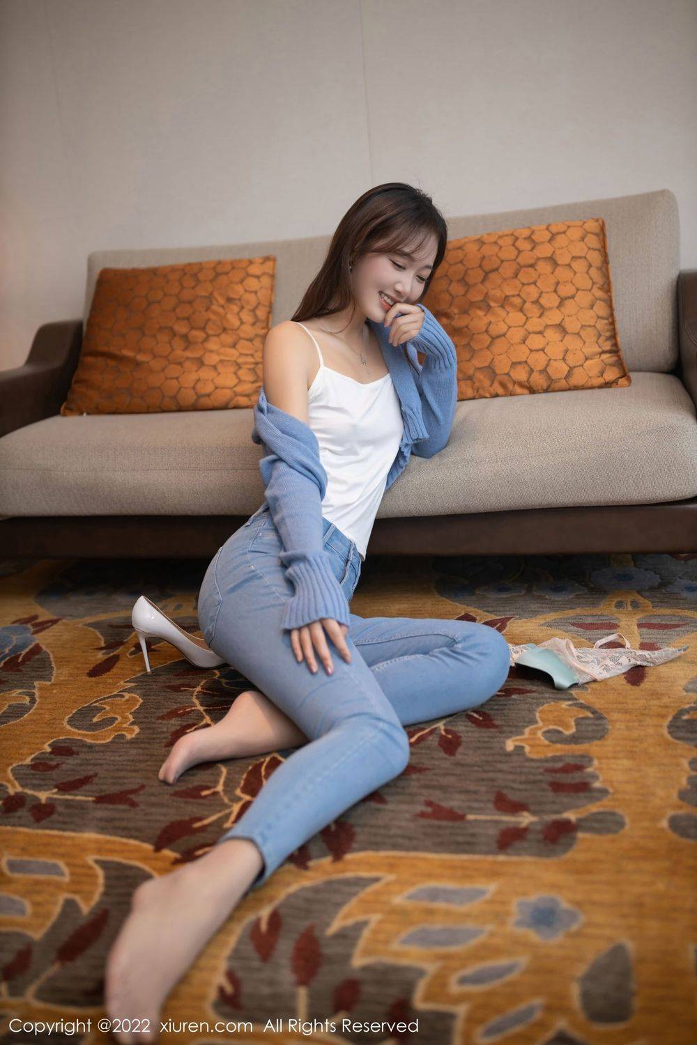 秀人网美女模特唐安琪淡蓝色上衣搭配原色丝袜系列写真-15