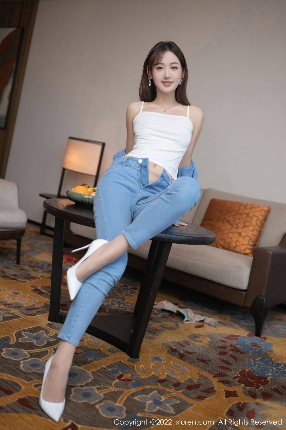 秀人网美女模特唐安琪淡蓝色上衣搭配原色丝袜系列写真-25