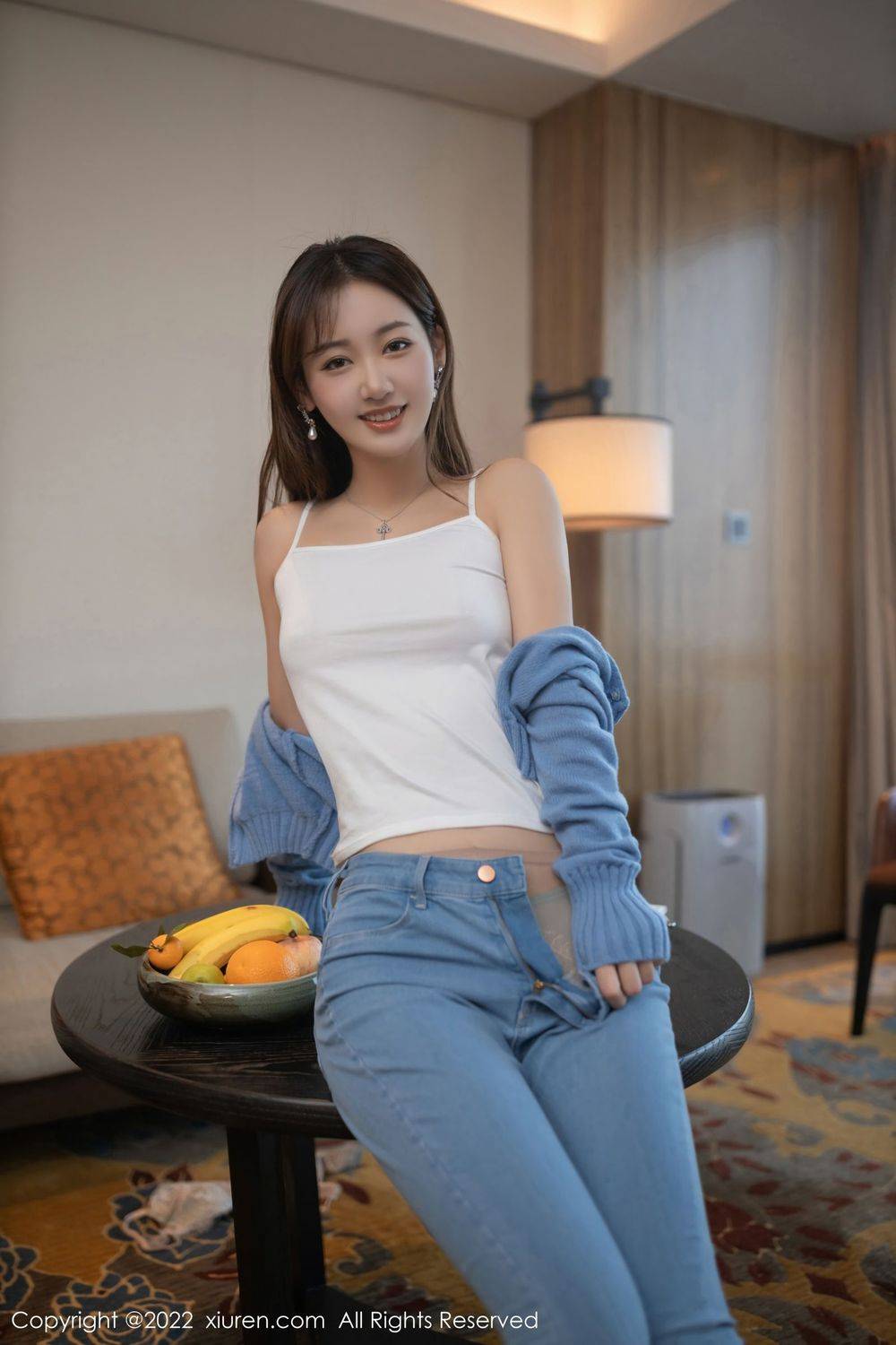 秀人网美女模特唐安琪淡蓝色上衣搭配原色丝袜系列写真-24