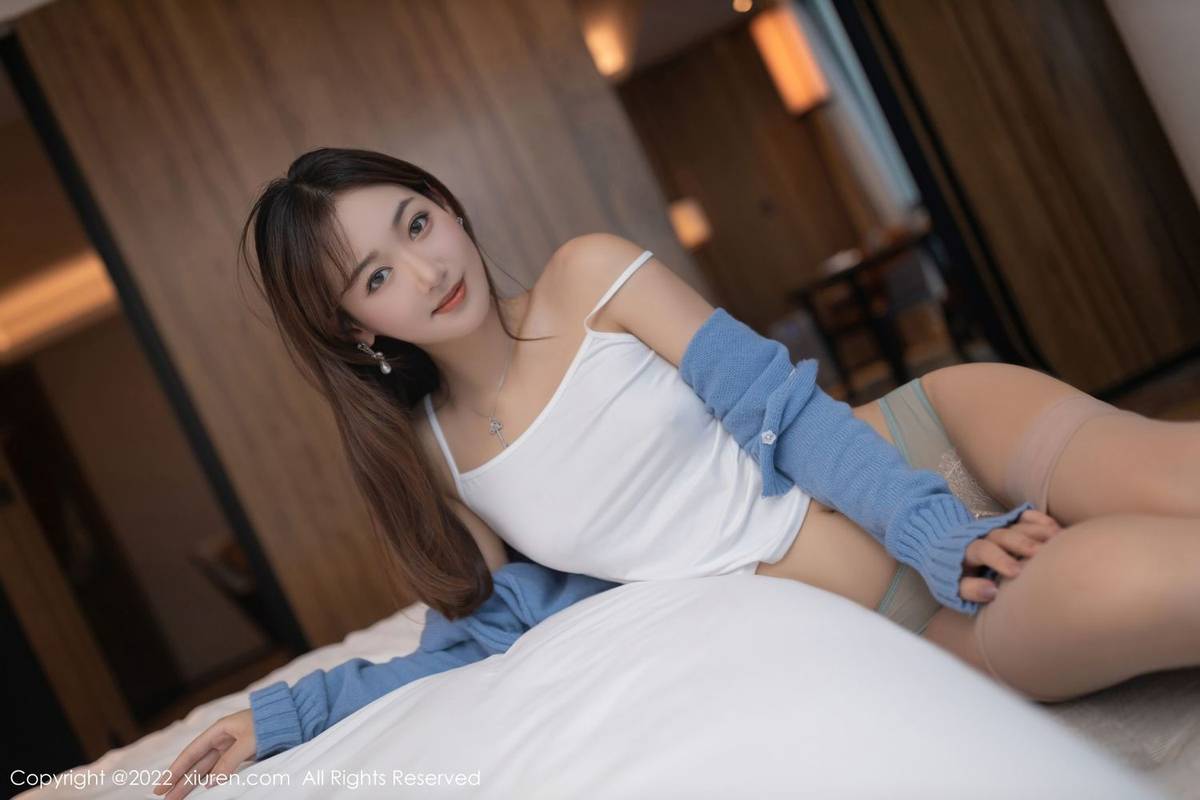 秀人网美女模特唐安琪淡蓝色上衣搭配原色丝袜系列写真-43