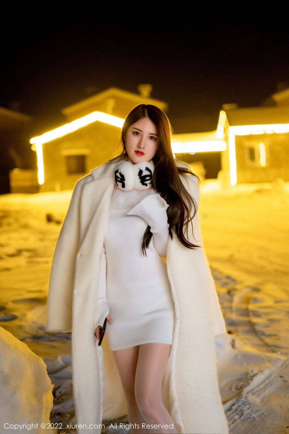 秀人网美女模特陈诗诗kiki白色毛衣外搭配丝袜系列性感写真-2