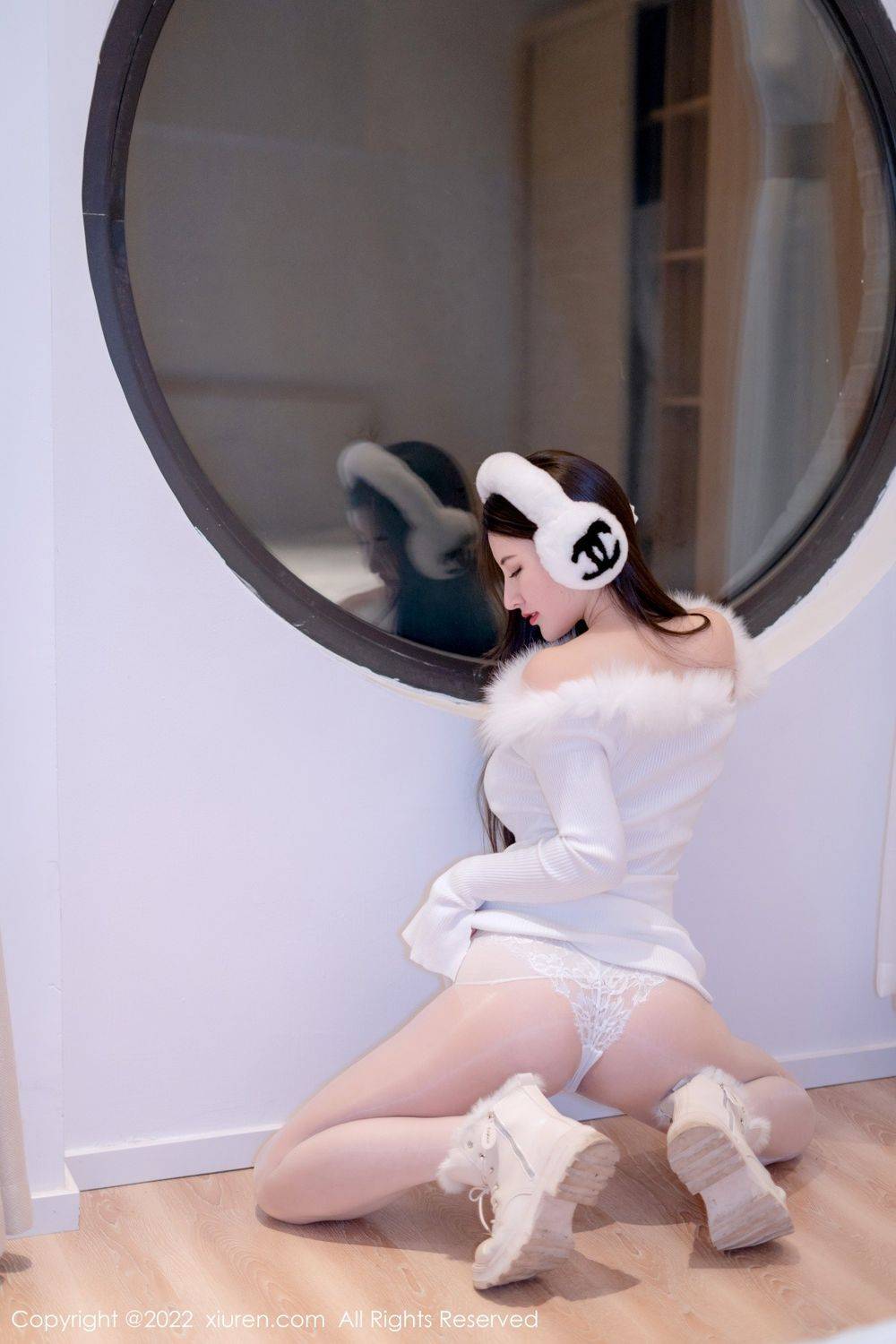 秀人网美女模特陈诗诗kiki白色毛衣外搭配丝袜系列性感写真-15