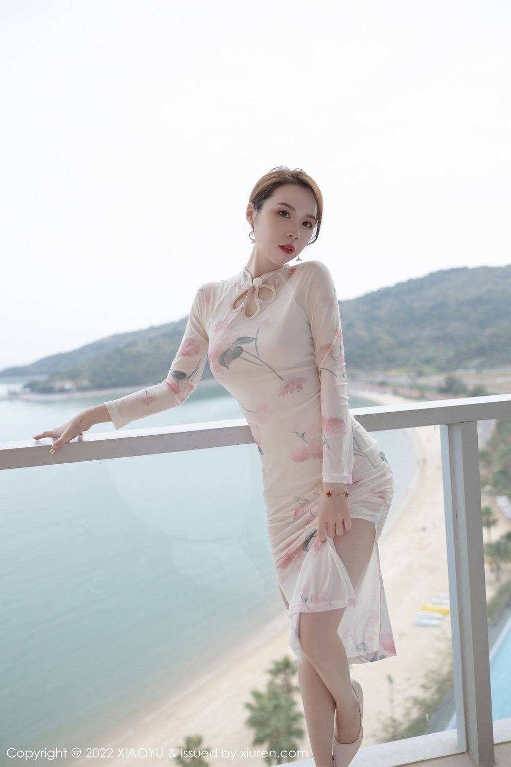 语画界美女模特梦心玥花纹旗袍搭配原色丝袜系列惠州旅拍-9