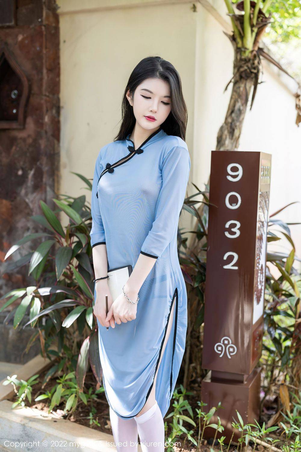 美媛馆新人模特媛媛酱belle民国蓝色长衫诱人丝袜系列写真-12