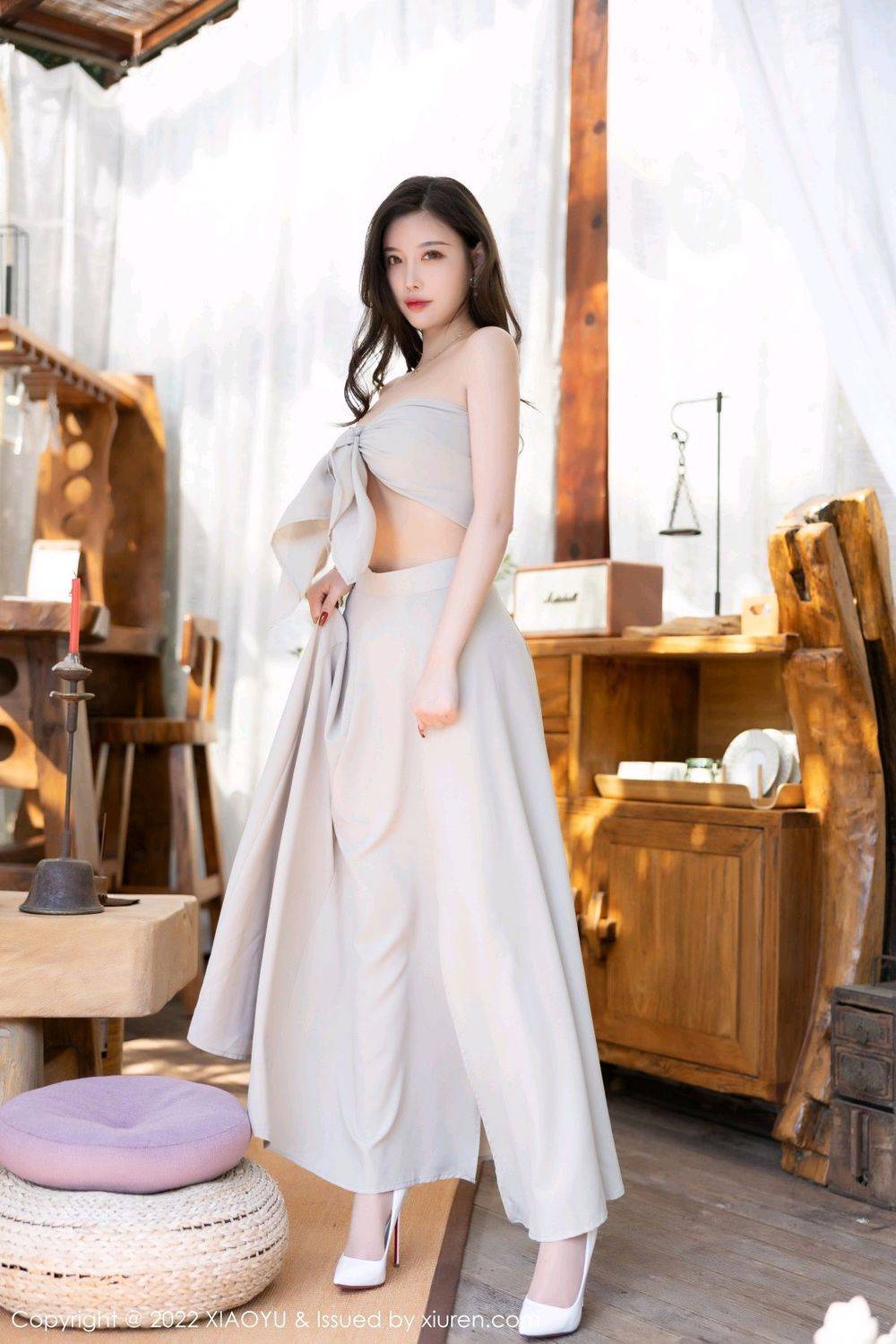 秀人网性感女神杨晨晨Yome杏色上衣长裙丝袜系列丽江旅拍