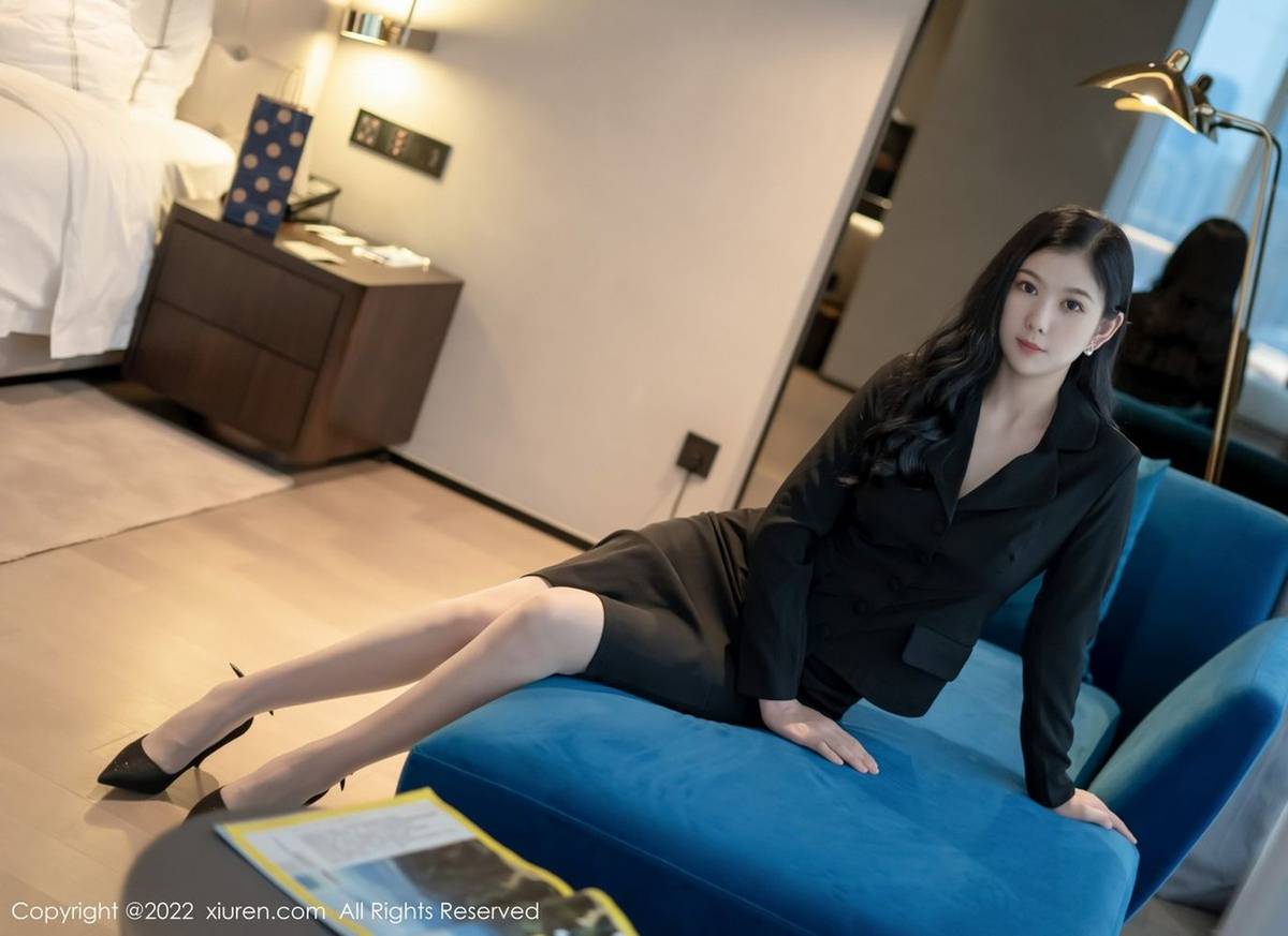 秀人网美女模特李雅柔职业制服搭配原色丝袜系列性感写真-3