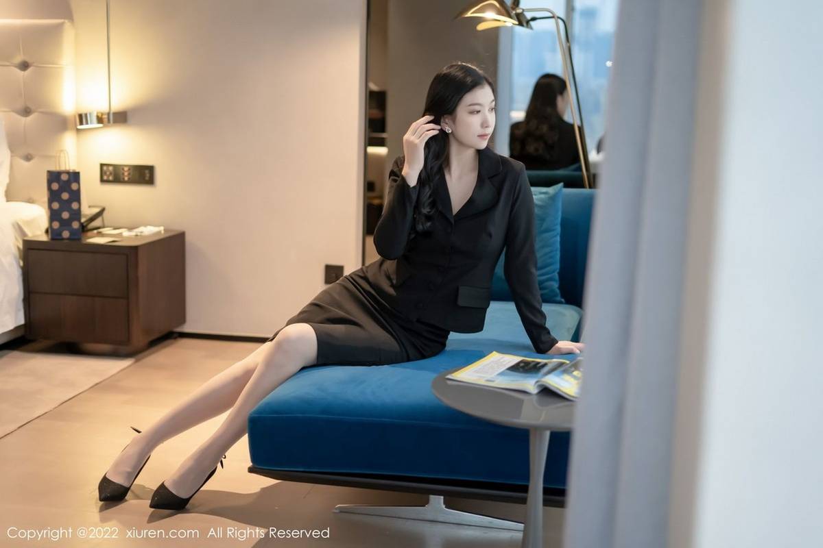 秀人网美女模特李雅柔职业制服搭配原色丝袜系列性感写真-4